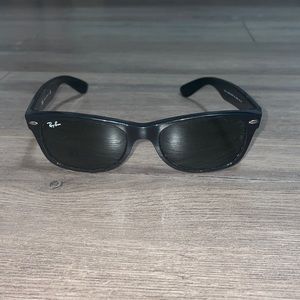 New Wayfarer ray ban sunglasses